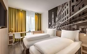 Super 8 by Wyndham Augsburg